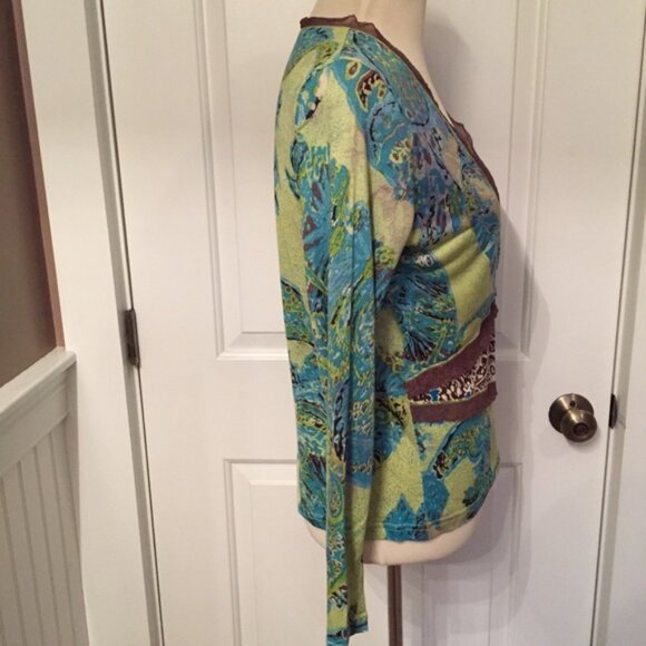 LYNN RITCHIE TOP TEE LONG SLEEVE GREEN BROWN MULTI COLOR PRINTS V-NECK Size M - Picture 3 of 6